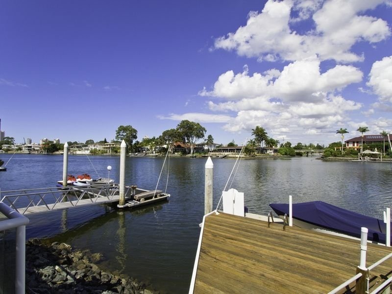 114 Amalfi Drive, Isle Of Capri QLD 4217