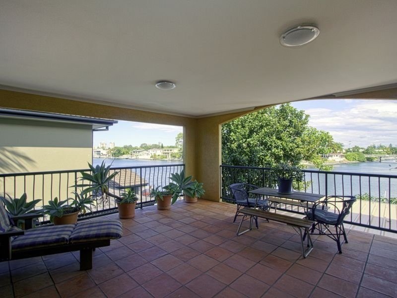 114 Amalfi Drive, Isle Of Capri QLD 4217