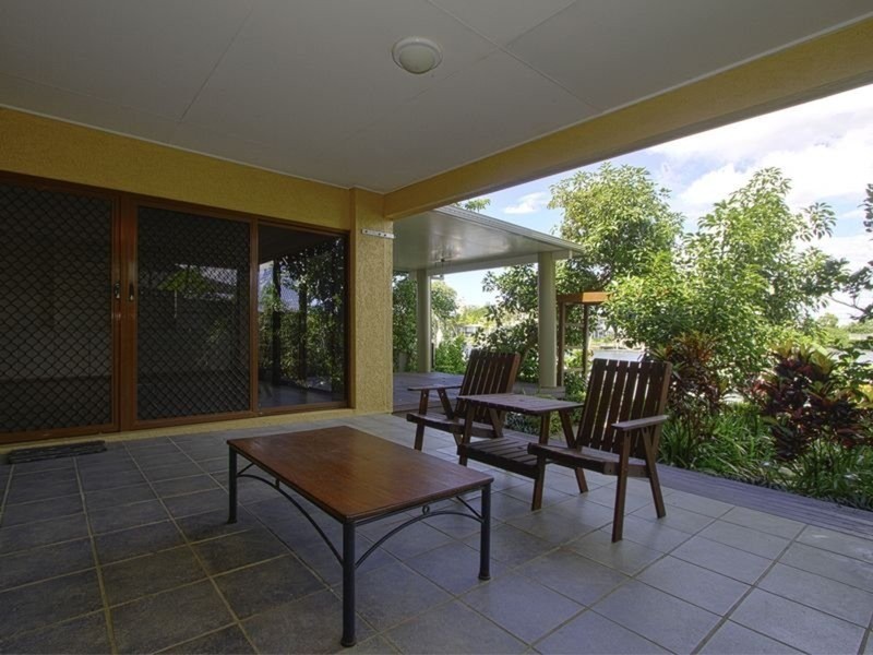 114 Amalfi Drive, Isle Of Capri QLD 4217