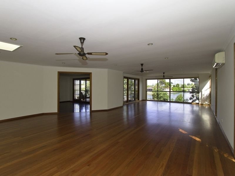 114 Amalfi Drive, Isle Of Capri QLD 4217