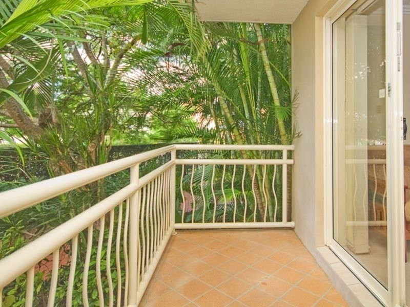 142 Stanhill Drive, Chevron Island QLD 4217
