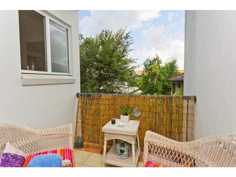 30 Burra Street, Chevron Island QLD 4217