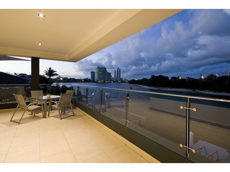 Paradise Waters QLD 4217