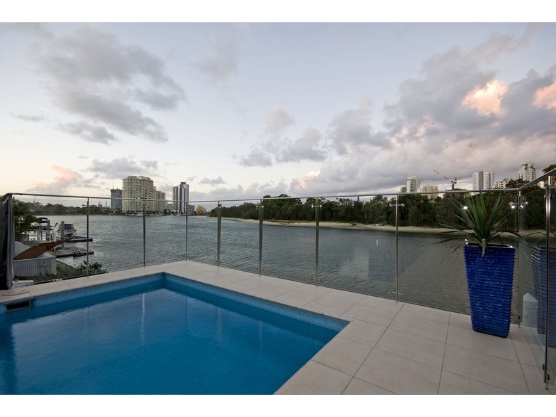 Paradise Waters QLD 4217