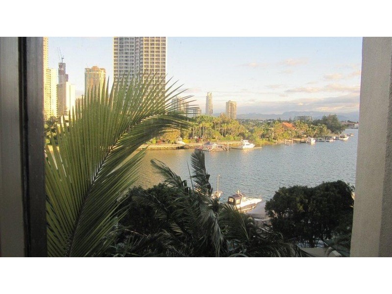 18/2 Admiralty Drive, Surfers Paradise QLD 4217