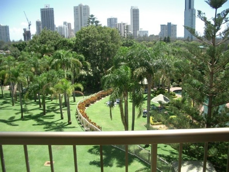 18/2 Admiralty Drive, Surfers Paradise QLD 4217
