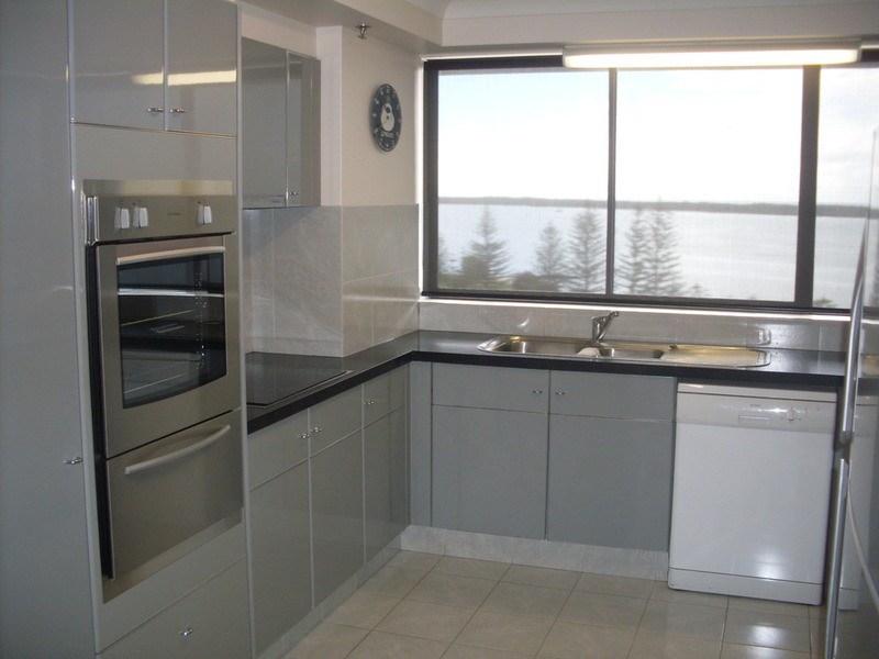 7 Oatland Esplanade, Runaway Bay QLD 4216