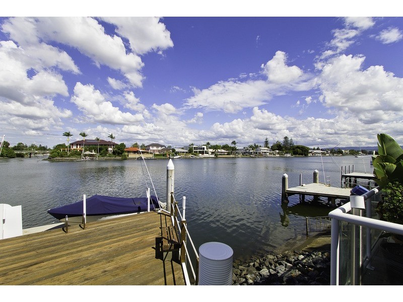 114 Amalfi Drive, Isle Of Capri QLD 4217
