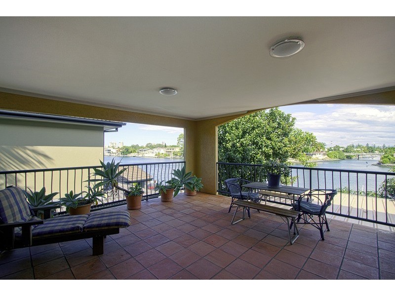 114 Amalfi Drive, Isle Of Capri QLD 4217