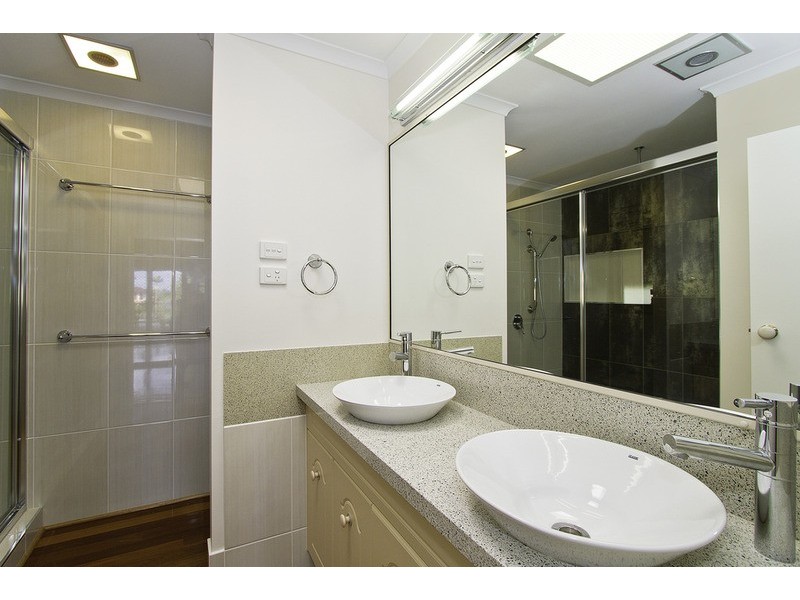 114 Amalfi Drive, Isle Of Capri QLD 4217