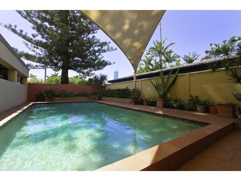 114 Amalfi Drive, Isle Of Capri QLD 4217