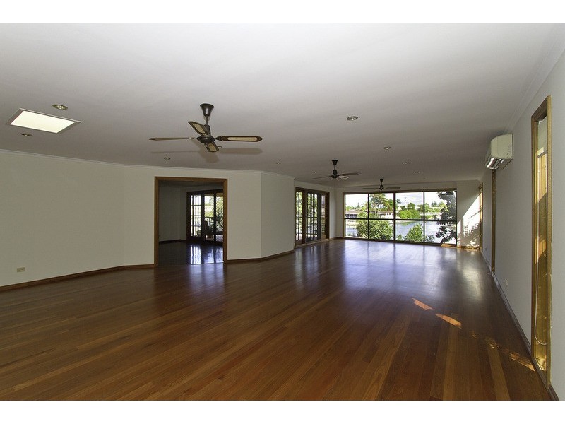 114 Amalfi Drive, Isle Of Capri QLD 4217