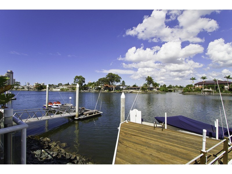 114 Amalfi Drive, Isle Of Capri QLD 4217