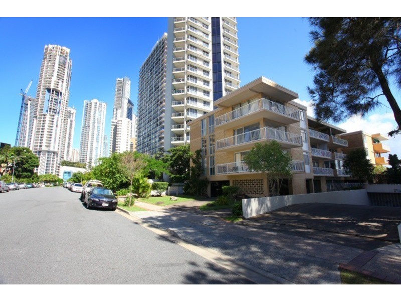 28 Riverview Parade, Surfers Paradise QLD 4217