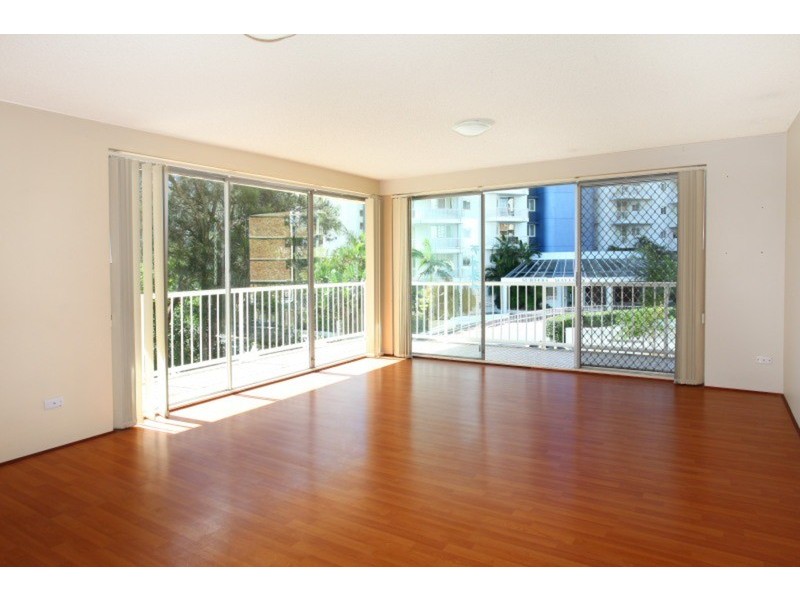 28 Riverview Parade, Surfers Paradise QLD 4217
