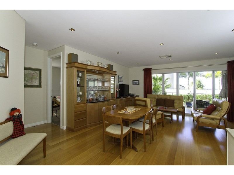 32 “Oasis” Oatland Esplanade, Runaway Bay QLD 4216