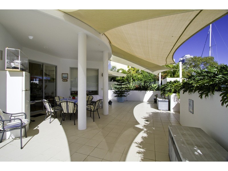 32 “Oasis” Oatland Esplanade, Runaway Bay QLD 4216