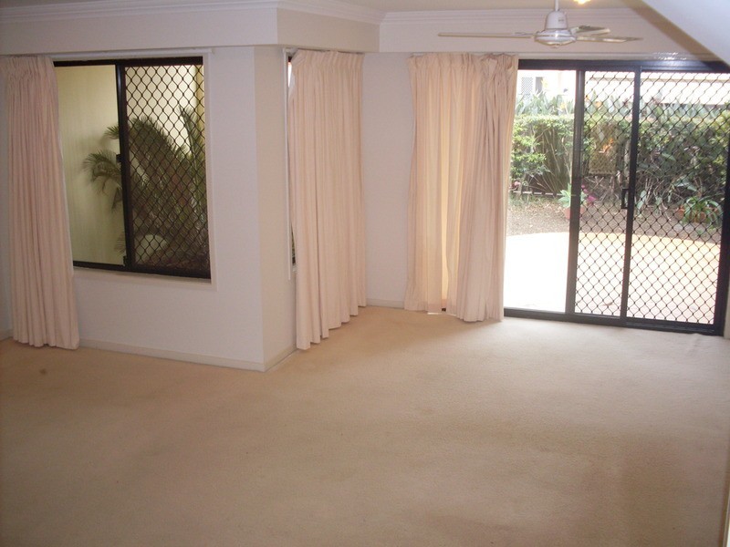 43/2 Bronberg Court, Benowa QLD 4217