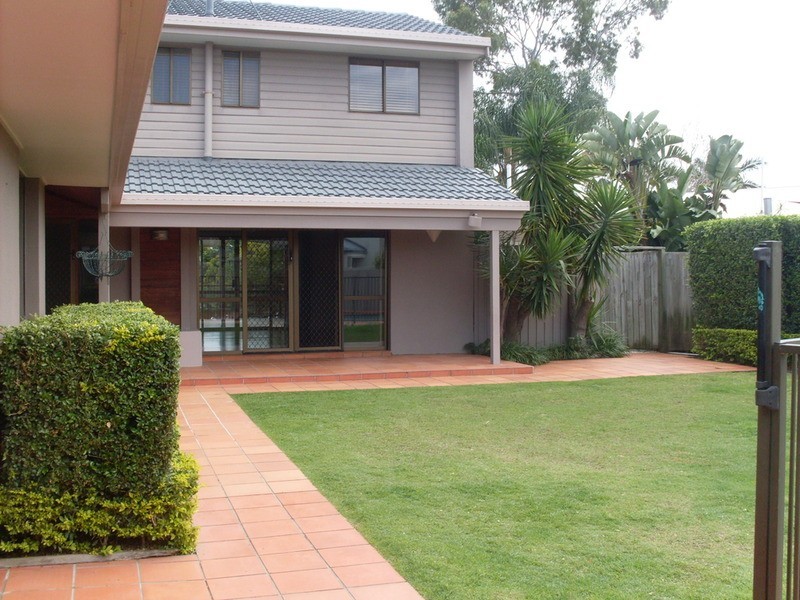 30 Blair Athol Crescent, Sorrento QLD 4217