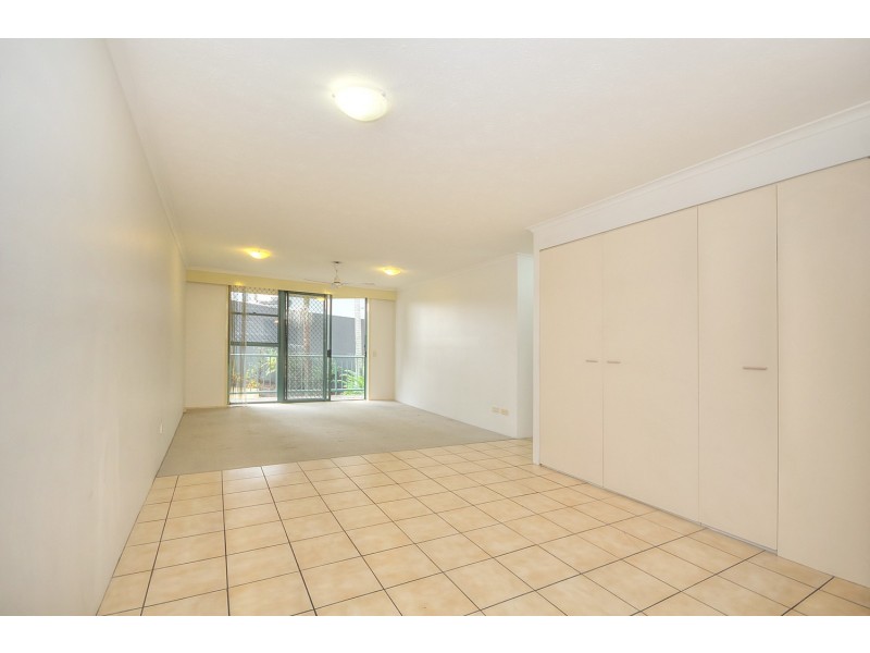 2/124 Queen Street, Southport QLD 4215