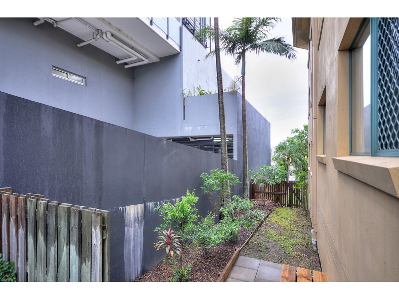 2/124 Queen Street, Southport QLD 4215