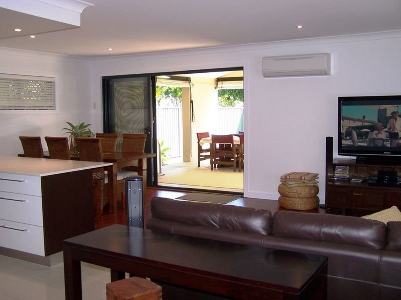 16 Verona Avenue, Isle Of Capri QLD 4217