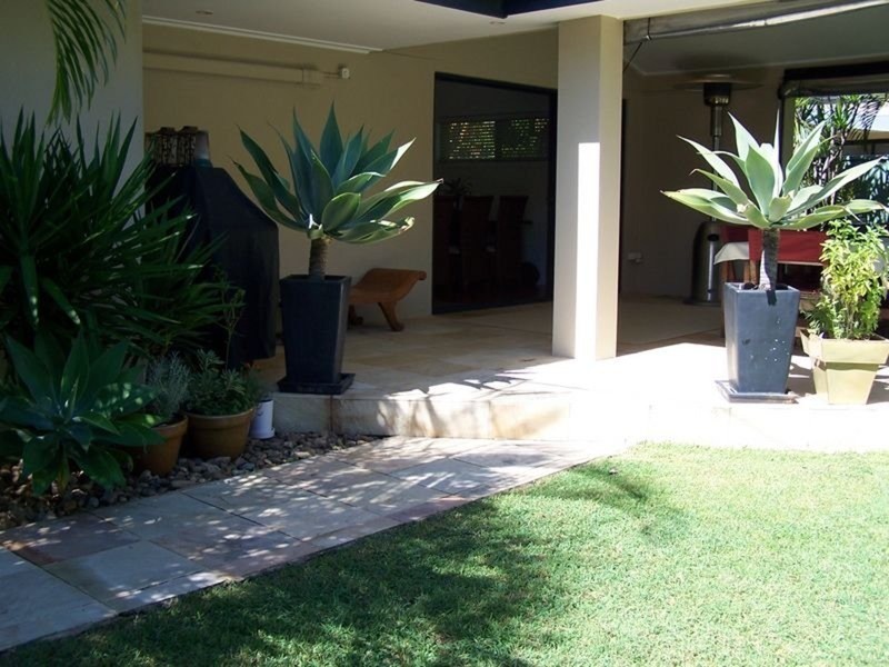 16 Verona Avenue, Isle Of Capri QLD 4217