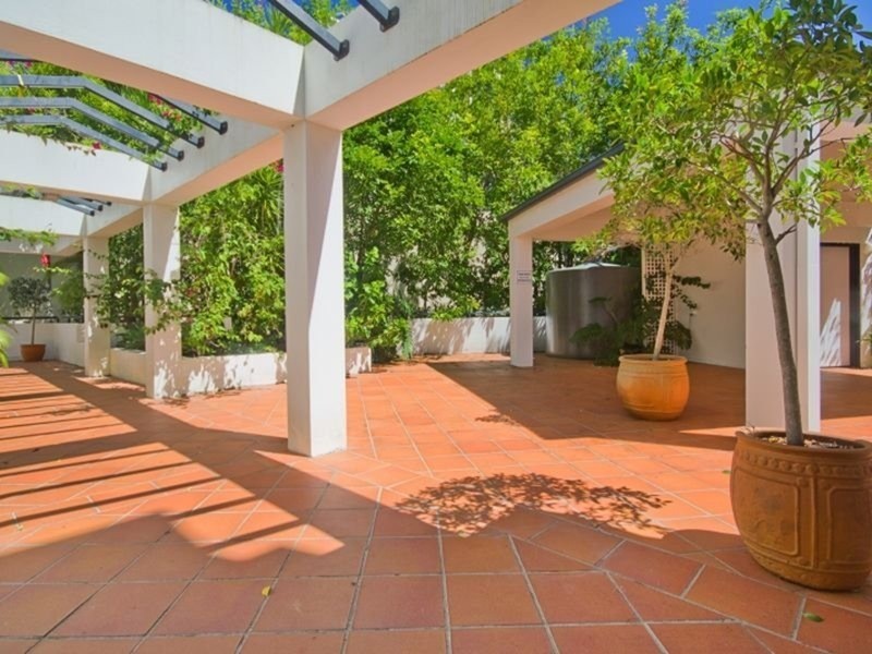 Chevron Island QLD 4217