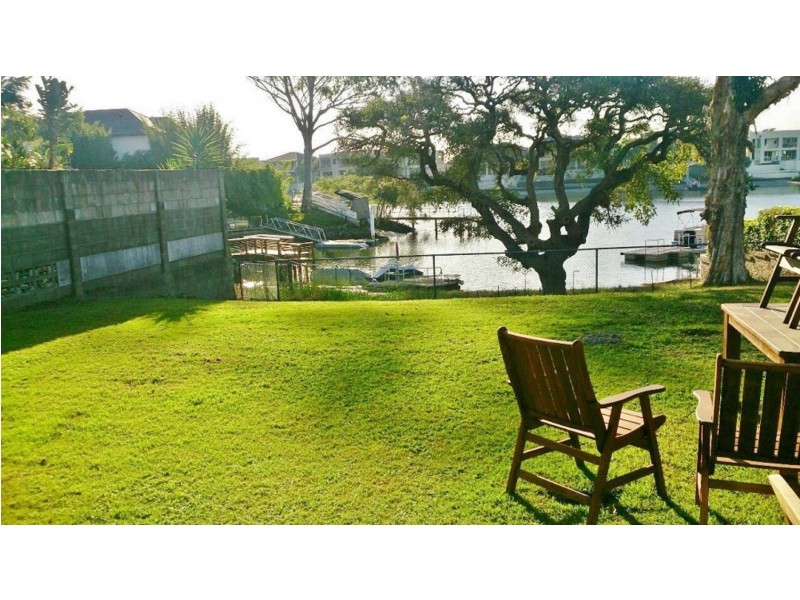 12 River Crescent, Broadbeach Waters QLD 4218