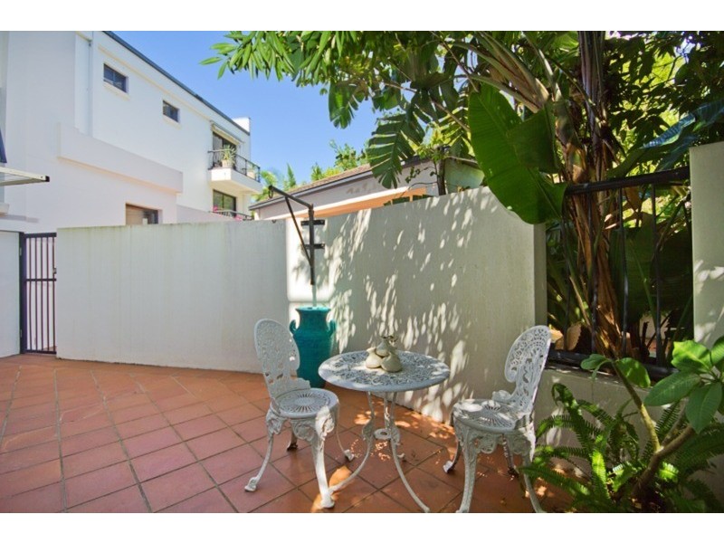 12 Tarcoola Street, Surfers Paradise QLD 4217