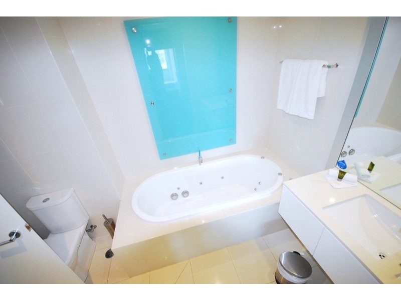 Q1  9 Hamilton Avenue, Surfers Paradise QLD 4217