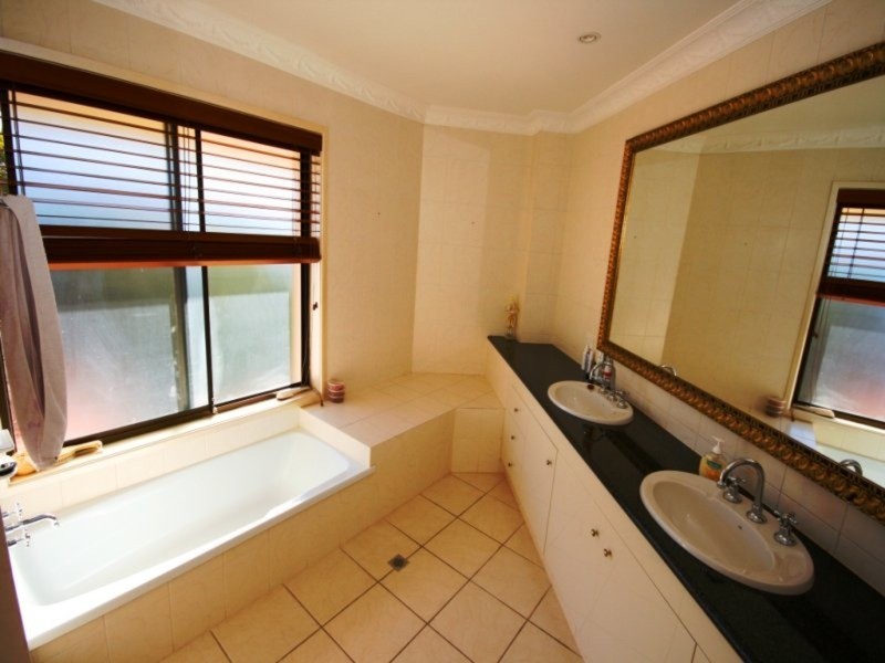 Paradise Waters QLD 4217