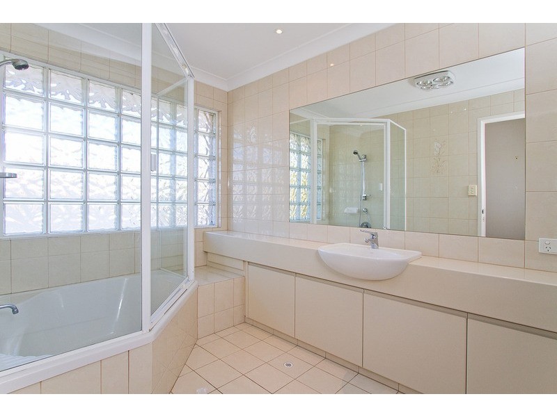 9 Norseman Court, Paradise Waters QLD 4217