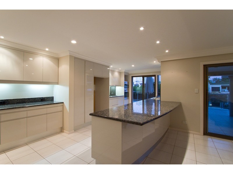 9 Norseman Court, Paradise Waters QLD 4217