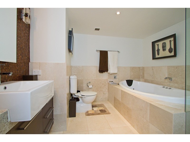 5-19 “Crown Towers” Palm Avenue, Surfers Paradise QLD 4217