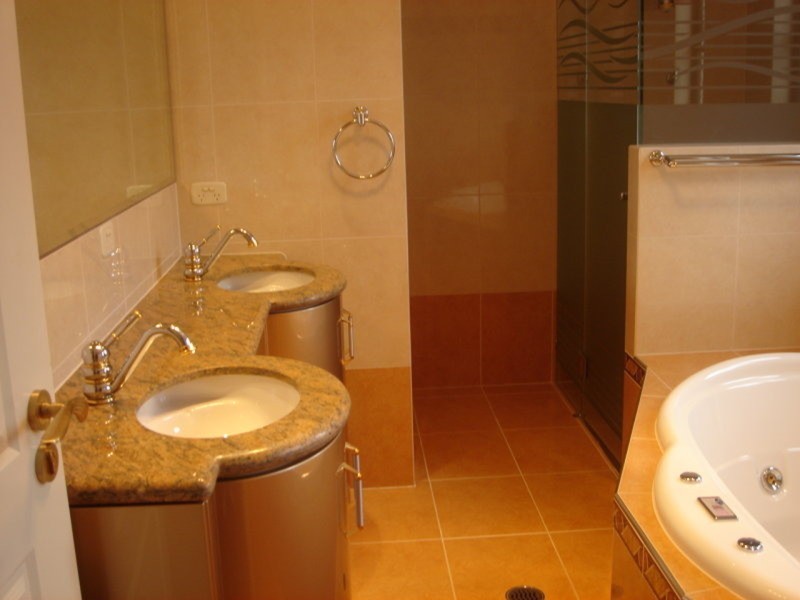 2/214 Stanhill Drive, Chevron Island QLD 4217