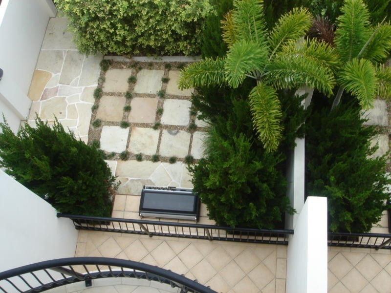 2/214 Stanhill Drive, Chevron Island QLD 4217