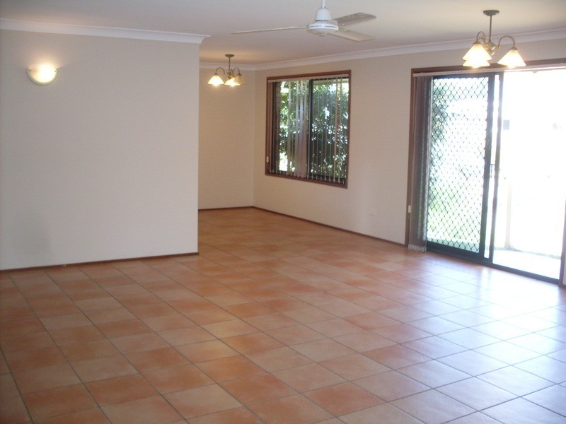 8 Nootka Court, Broadbeach Waters QLD 4218