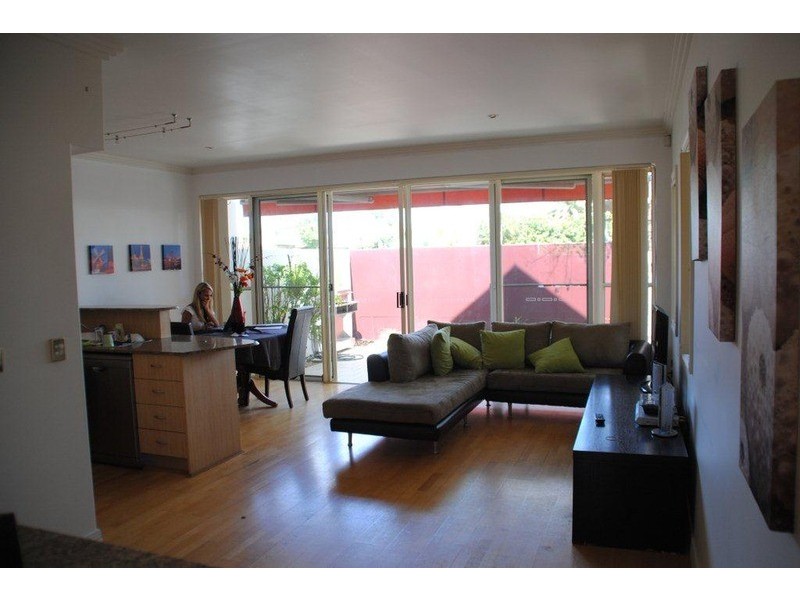 103 Salerno  Street, Surfers Paradise QLD 4217