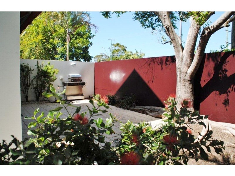 103 Salerno  Street, Surfers Paradise QLD 4217