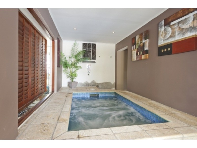 103 Salerno  Street, Surfers Paradise QLD 4217