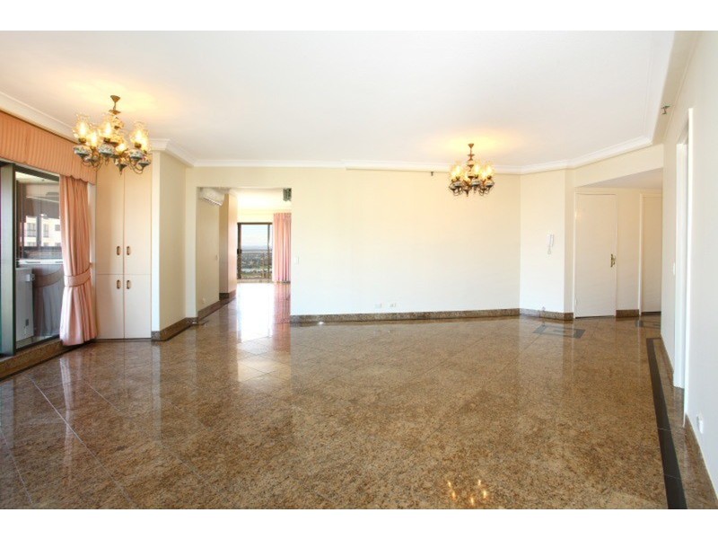 138/2 “Atlantis East” Admiralty  Drive, Paradise Waters QLD 4217