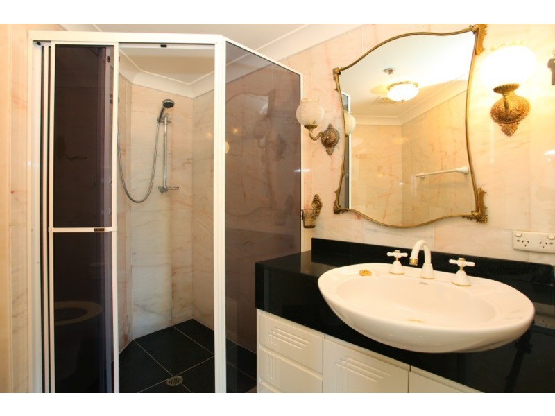 138/2 “Atlantis East” Admiralty  Drive, Paradise Waters QLD 4217