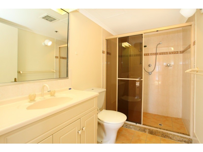 138/2 “Atlantis East” Admiralty  Drive, Paradise Waters QLD 4217