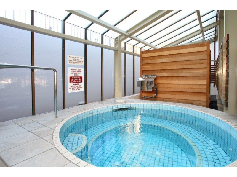 138/2 “Atlantis East” Admiralty  Drive, Paradise Waters QLD 4217