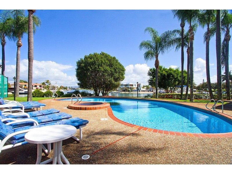 18 Commodore Drive, Paradise Waters QLD 4217
