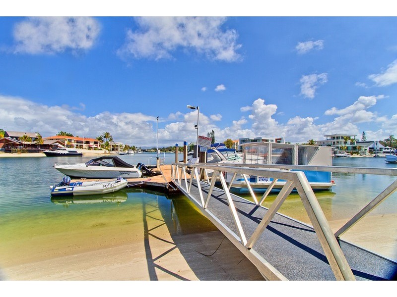 18 Commodore Drive, Paradise Waters QLD 4217