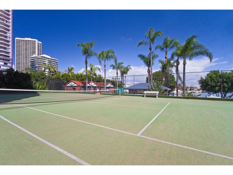 18 Commodore Drive, Paradise Waters QLD 4217
