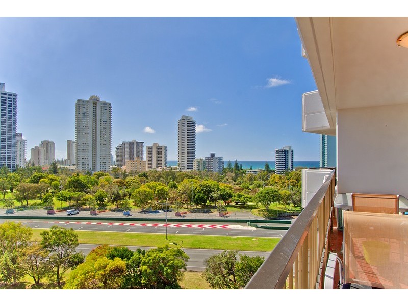 18 Commodore Drive, Paradise Waters QLD 4217