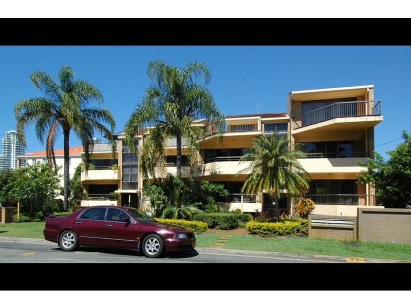 4 Kalyan Street, Chevron Island QLD 4217